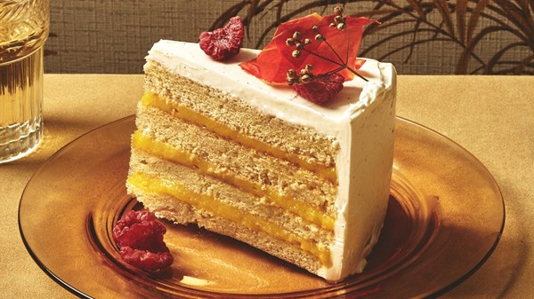 Vanilla layer cake with mango curd
