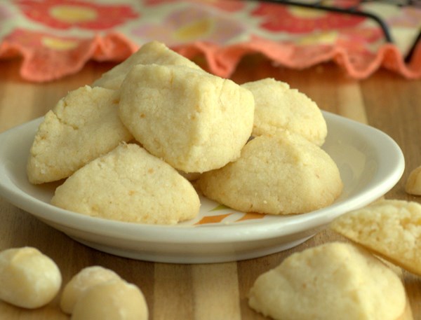 Vanilla macadamia nut snacklettes