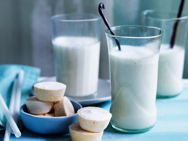 Vanilla milk with salted caramel marshmallows