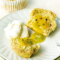 Vanilla muffins with granadilla curd