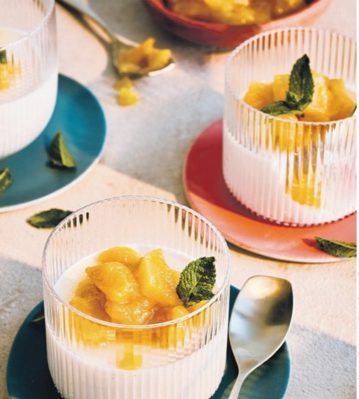 Vanilla panna cotta with peach & amaretto compote