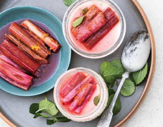 Vanilla panna cotta with poached rhubarb
