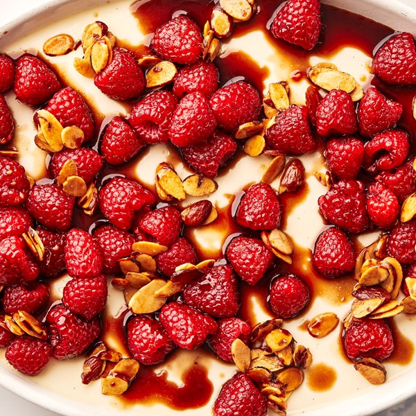 Vanilla panna cotta with tangy berries 