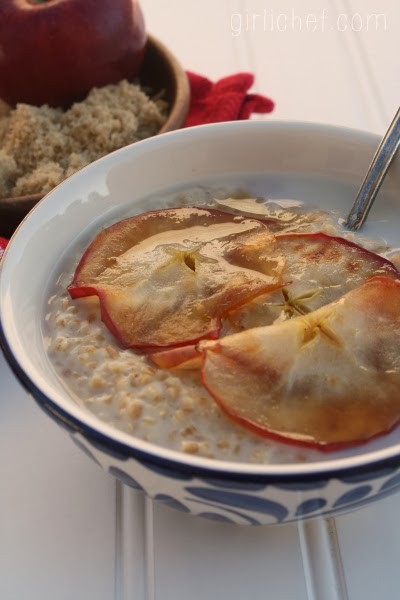 Vanilla porridge with honeyed apples