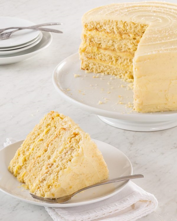 Vanilla pudding cake with mascarpone buttercream