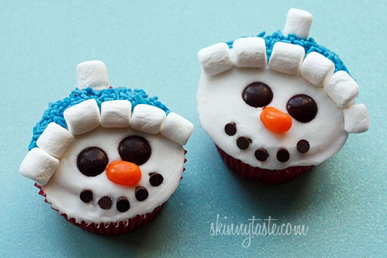 Vanilla snowman cupcakes with vanilla icing