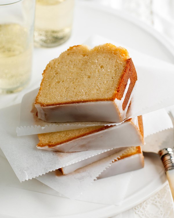 Vanilla-sparkling wine pound cake