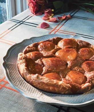 Vanilla-spiced caramel and pear tart