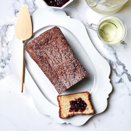 Vanilla sponge cake with blackberry-tarragon jam