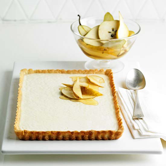 Vanilla tart with nutmeg crust and spiced pears