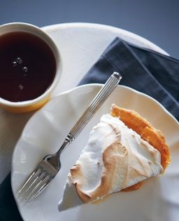 Vanilla toffee meringue pie