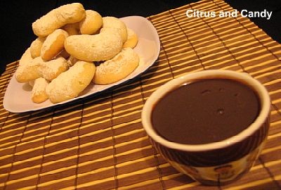 Vanillekipferl and hot chocolate