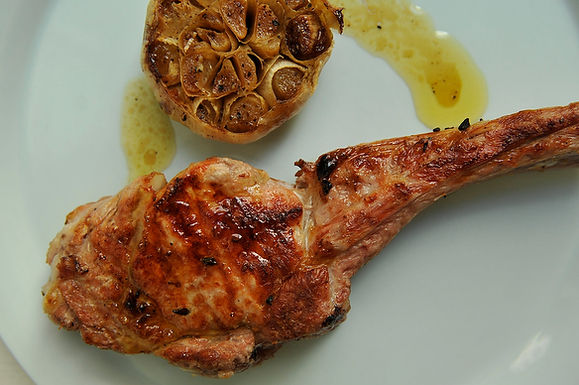 Veal chops lombatina with roasted garlic