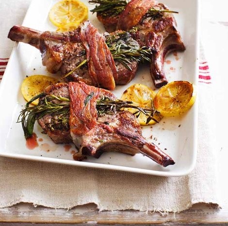 Veal cutlets with herbs and prosciutto