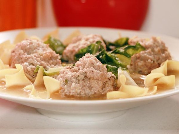 Veal dumplings with escarole in broth