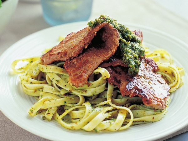Veal escalopes with rocket and pistachio pesto