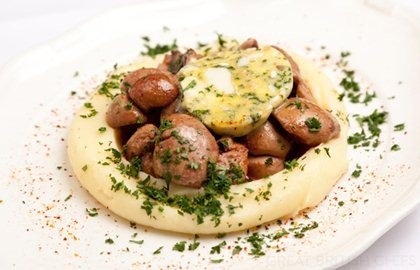 Veal kidneys with a Roquefort and walnut butter