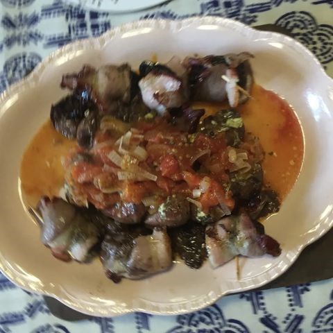 Veal kidneys with tomatoes and prunes (Les rognons de veau à la Garonnaise)