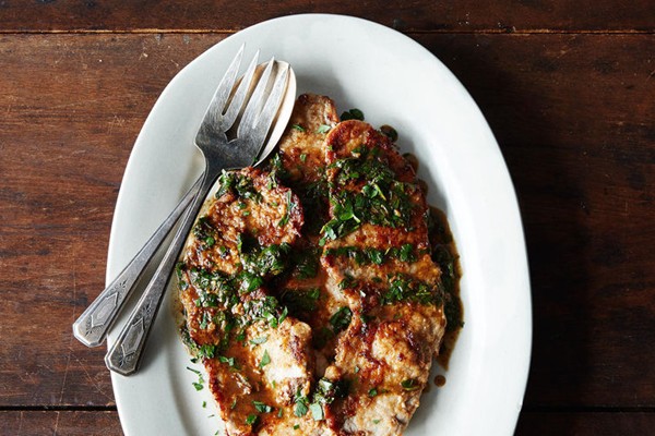 Veal scallopine with lemon and parsley