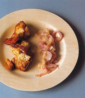 Veal with rhubarb and red onion compote and smoked bacon (Veau, compote de rhubarbe et oignons rouges)