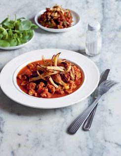 Veal with tomato (Tas kebabi)