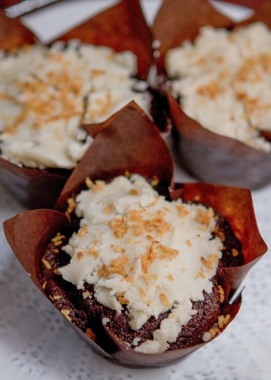 Vegan & gluten-free chocolate coconut cupcakes