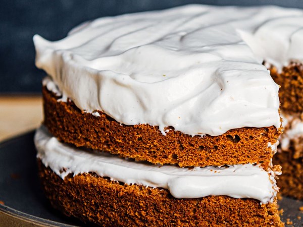 Vegan aquafaba meringue frosting
