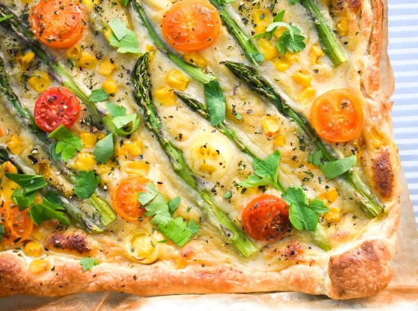 Vegan asparagus tart with cheese sauce