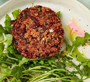 Vegan beetroot & quinoa burgers