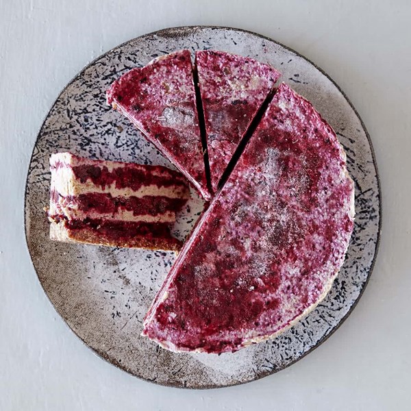 Vegan berry frozen cheesecake