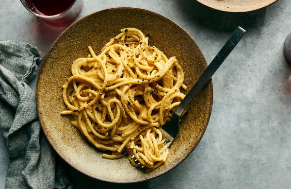 Vegan cacio e pepe