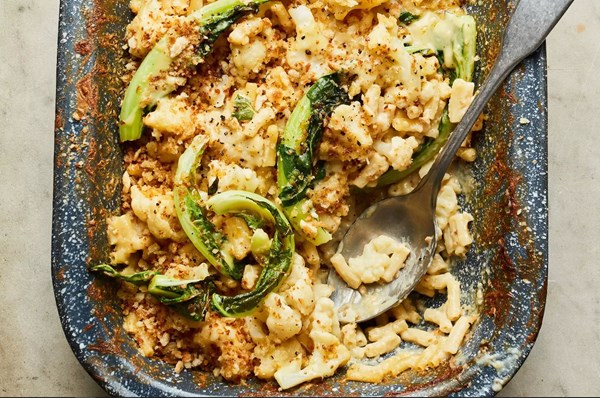 Vegan cauliflower macaroni cheese