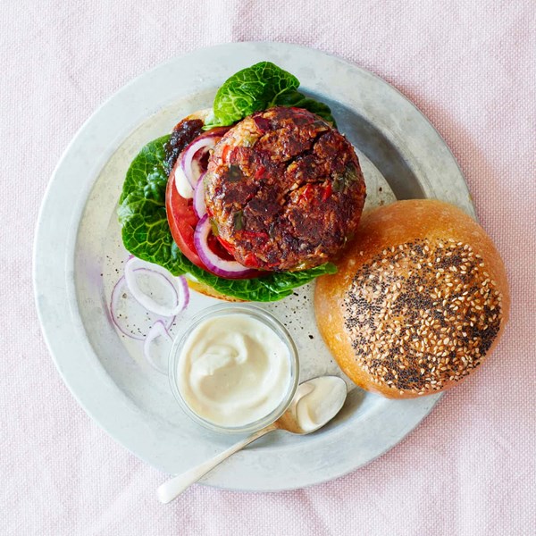 Vegan chilli burger with garlic 'mayo'