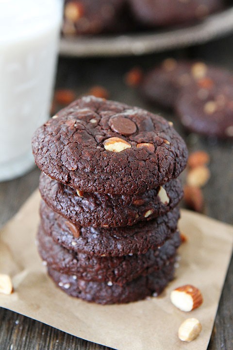 Vegan chocolate almond cookies