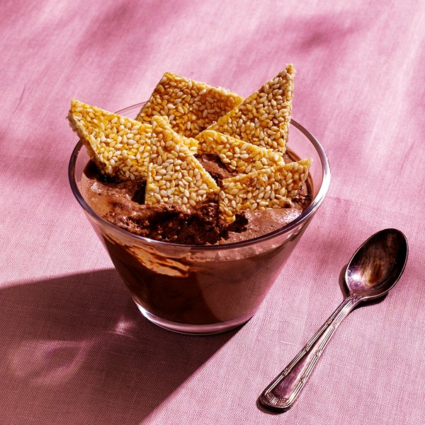 Vegan chocolate mousse with sesame brittle