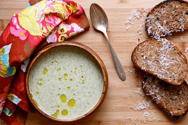 Vegan cream of broccoli soup