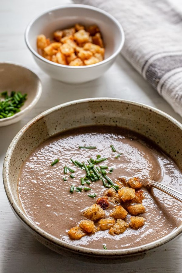 Vegan creamy mushroom soup