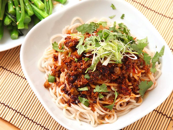 Vegan dan dan noodles