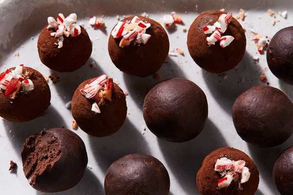 Vegan dark chocolate peppermint truffles 
