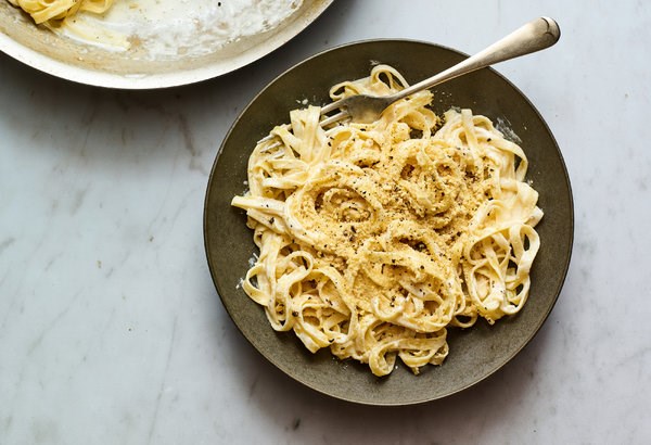 Vegan fettuccine Alfredo 