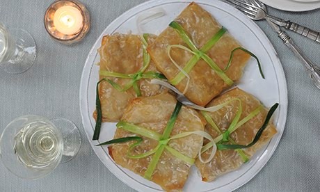 Vegan filo parcels with leeks and mushrooms in a wine sauce