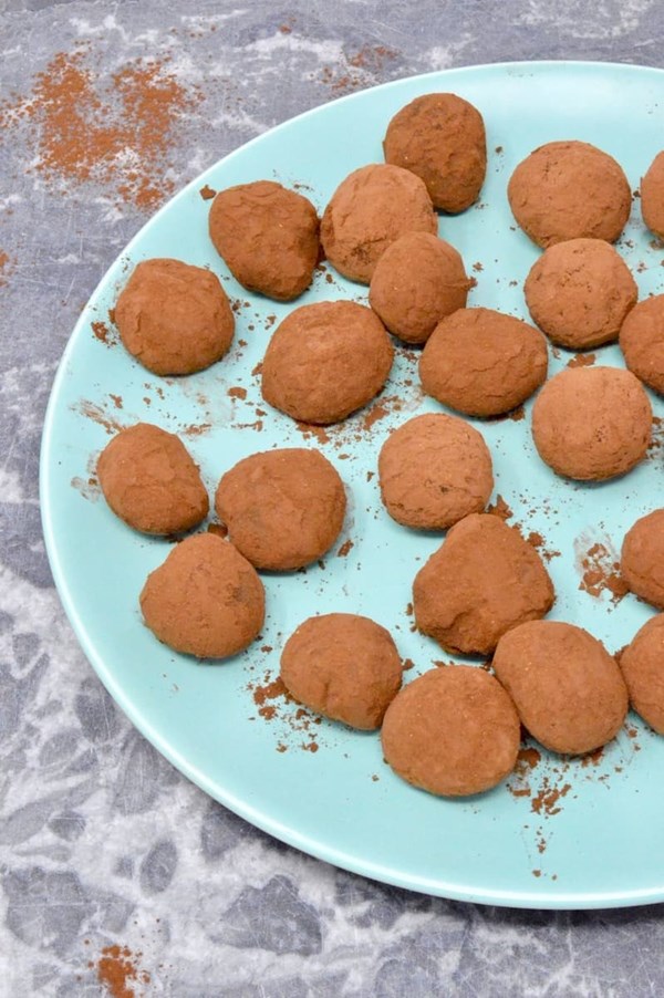 Vegan gingerbread chocolate truffles