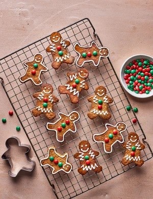 Vegan gingerbread men