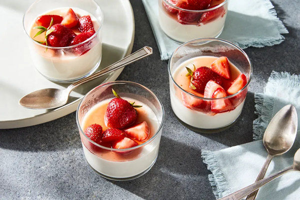 Vegan macadamia-coconut panna cotta