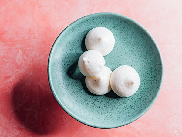 Vegan meringue cookies