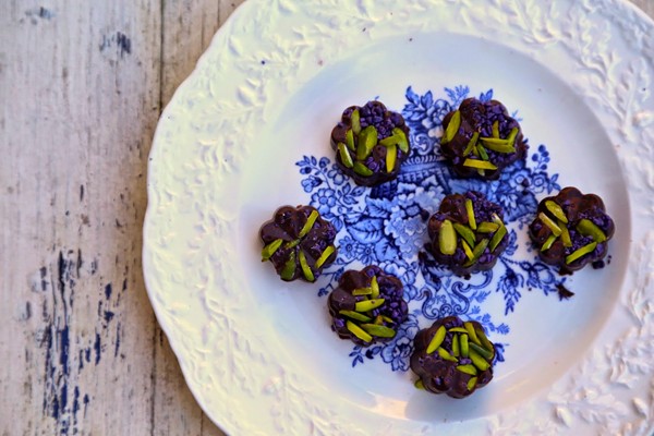 Vegan mint, pistachio and violet chocolates
