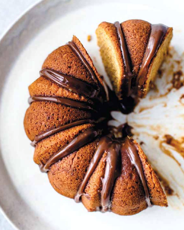 Vegan pumpkin cake or cupcakes 