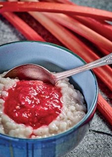 Vegan rice pudding with rhubarb compote