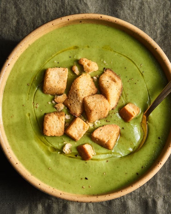 Vegan roasted broccoli soup