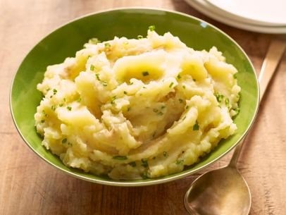 Vegan roasted-garlic mashed potatoes 
